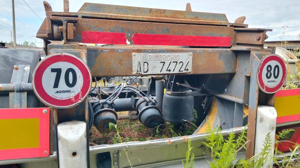 CARDI RIMORCHIO CARDI SCARRABILE PNEUMATICO - Trailer lewati: gambar 4 CARDI RIMORCHIO CARDI SCARRABILE PNEUMATICO - Trailer lewati: gambar 4