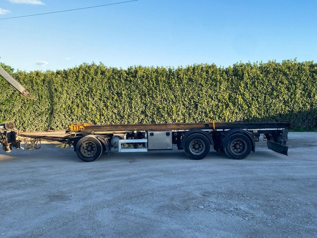 CARDI RIMORCHIO CARDI SCARRABILE RIBALTABILE PNEUMATICO - Trailer lewati: gambar 3 CARDI RIMORCHIO CARDI SCARRABILE RIBALTABILE PNEUMATICO - Trailer lewati: gambar 3