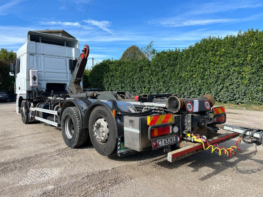 DAF XF530 SCARRABILE - Hook lift: gambar 2 DAF XF530 SCARRABILE - Hook lift: gambar 2