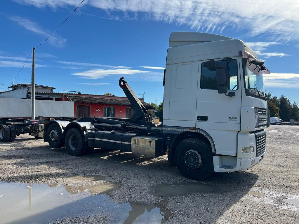 DAF XF530 SCARRABILE - Hook lift: gambar 4 DAF XF530 SCARRABILE - Hook lift: gambar 4