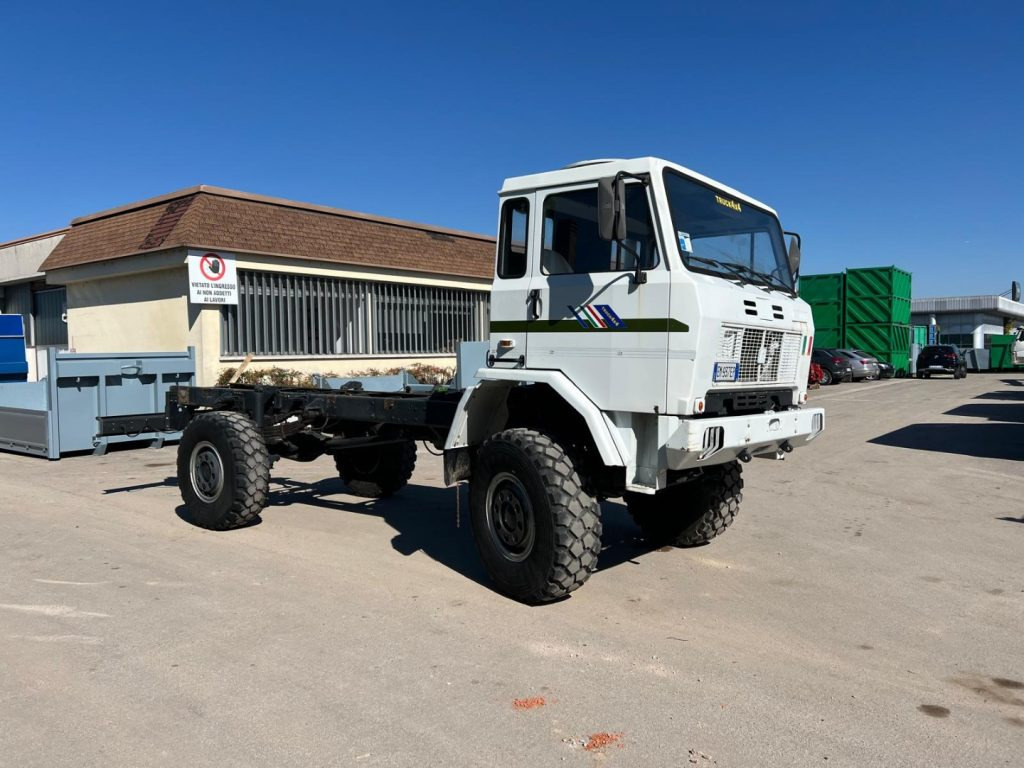 IVECO 100 4X4 BALESTRATO ANTERIORE E POSTERIO - Truk sasis: gambar 3 IVECO 100 4X4 BALESTRATO ANTERIORE E POSTERIO - Truk sasis: gambar 3