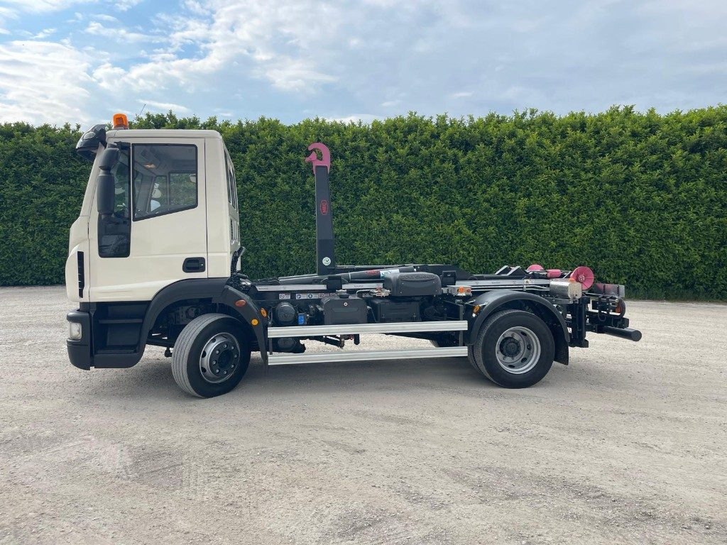 IVECO EUROCARGO 120E22 SCARRABILE - Hook lift: gambar 2 IVECO EUROCARGO 120E22 SCARRABILE - Hook lift: gambar 2