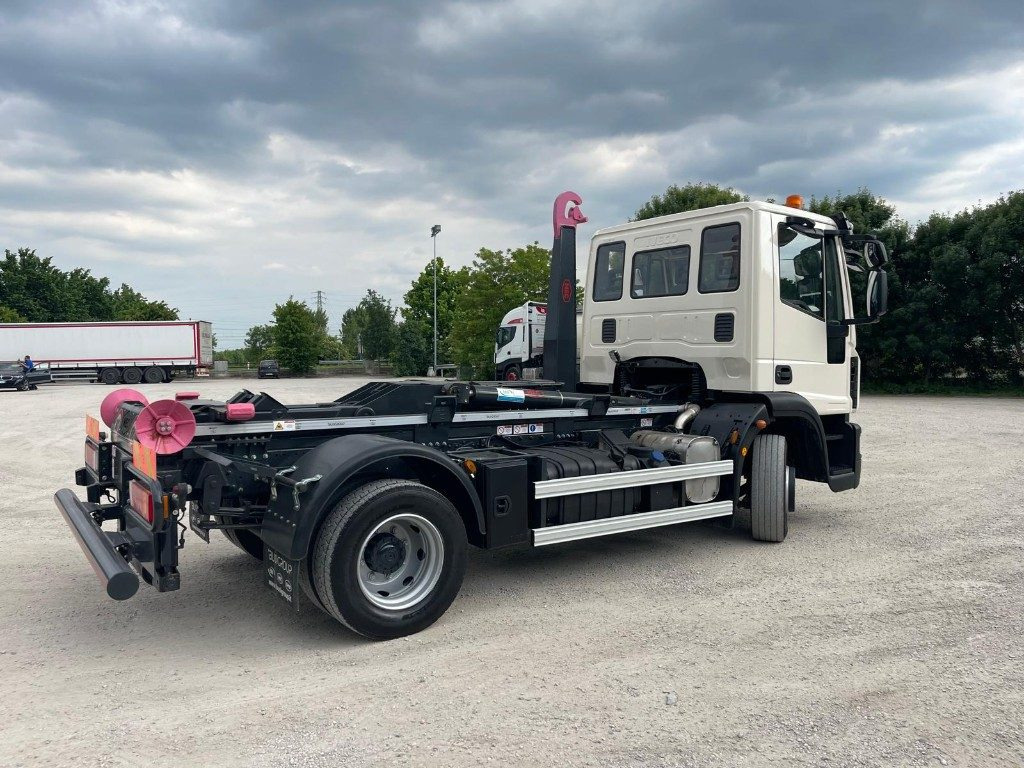 IVECO EUROCARGO 120E22 SCARRABILE - Hook lift: gambar 5 IVECO EUROCARGO 120E22 SCARRABILE - Hook lift: gambar 5