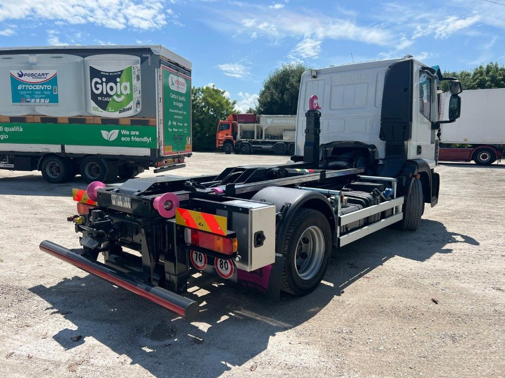 IVECO EUROCARGO 120E28 CON SCARRABILE NUOVO - Hook lift: gambar 5 IVECO EUROCARGO 120E28 CON SCARRABILE NUOVO - Hook lift: gambar 5