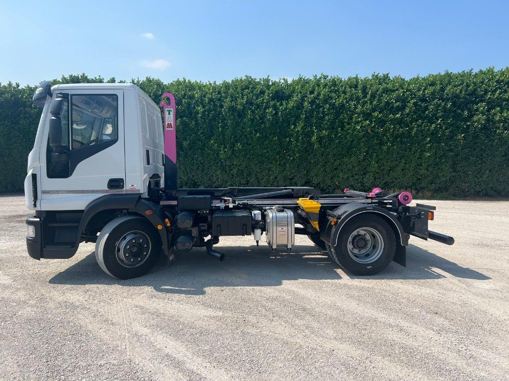 IVECO EUROCARGO 140E25 SCARRABILE - Hook lift: gambar 2 IVECO EUROCARGO 140E25 SCARRABILE - Hook lift: gambar 2
