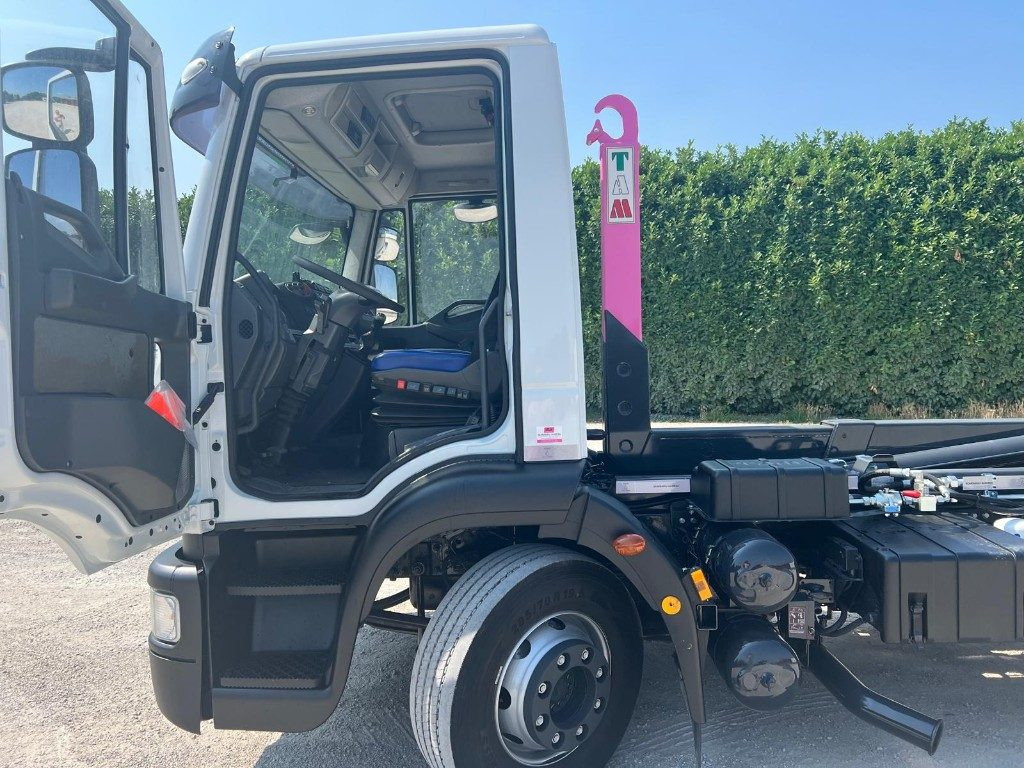 IVECO EUROCARGO 140E25 SCARRABILE - Hook lift: gambar 4 IVECO EUROCARGO 140E25 SCARRABILE - Hook lift: gambar 4
