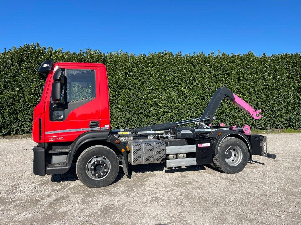 IVECO EUROCARGO 160E SCARRABILE - Hook lift: gambar 2 IVECO EUROCARGO 160E SCARRABILE - Hook lift: gambar 2