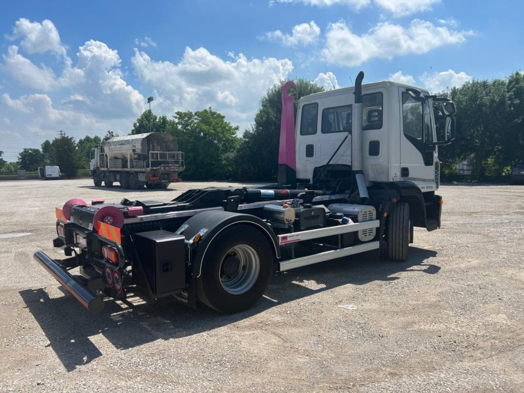 IVECO EUROCARGO 160E25 SCARRABILE - Hook lift: gambar 5 IVECO EUROCARGO 160E25 SCARRABILE - Hook lift: gambar 5