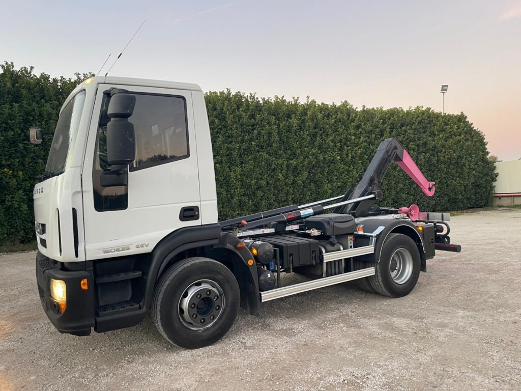 IVECO EUROCARGO 160E25 SCARRABILE - Hook lift: gambar 2 IVECO EUROCARGO 160E25 SCARRABILE - Hook lift: gambar 2