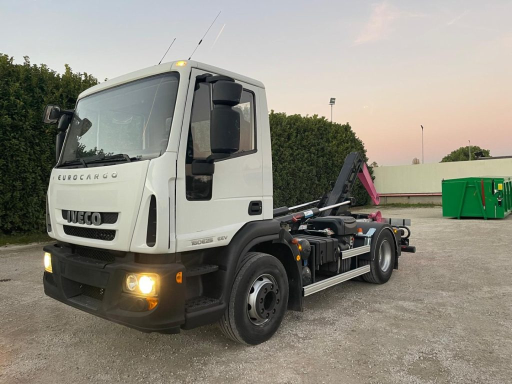 IVECO EUROCARGO 160E25 SCARRABILE - Hook lift: gambar 1 IVECO EUROCARGO 160E25 SCARRABILE - Hook lift: gambar 1