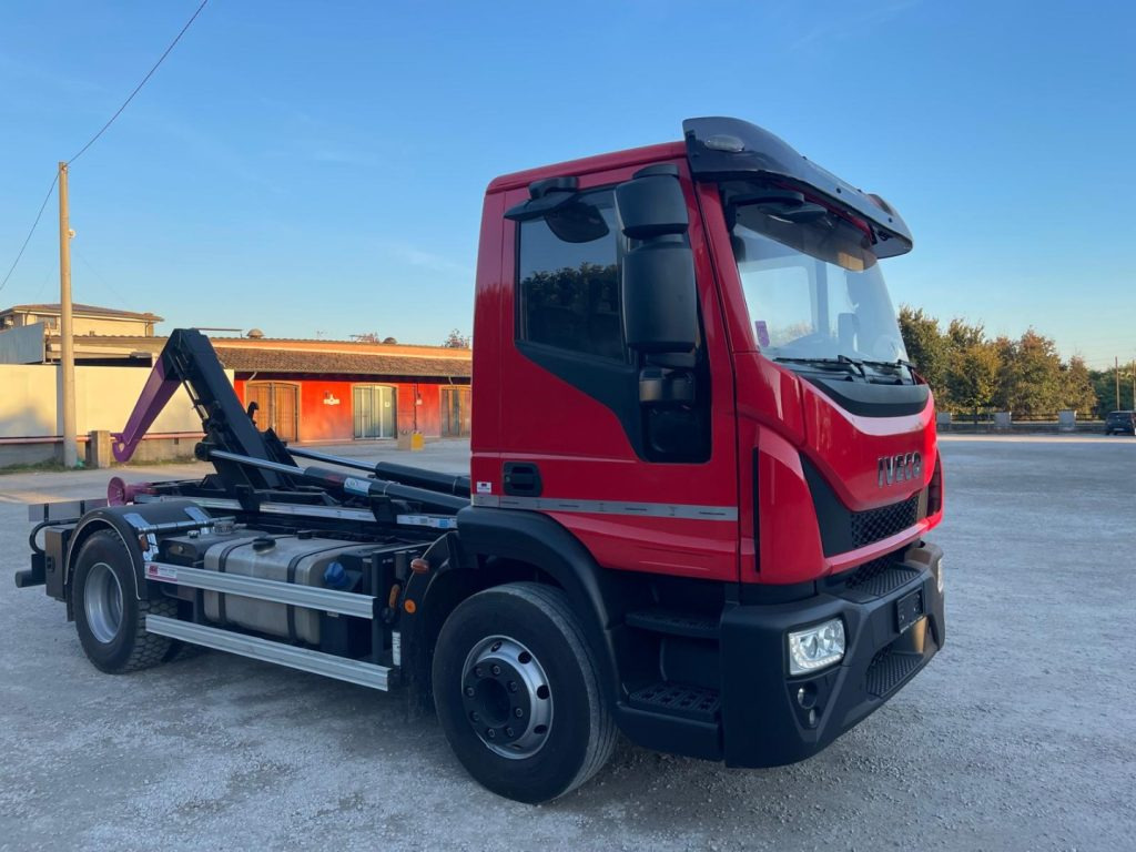 IVECO EUROCARGO 160E32 CON SCARRABILE NUOVO - Hook lift: gambar 2 IVECO EUROCARGO 160E32 CON SCARRABILE NUOVO - Hook lift: gambar 2