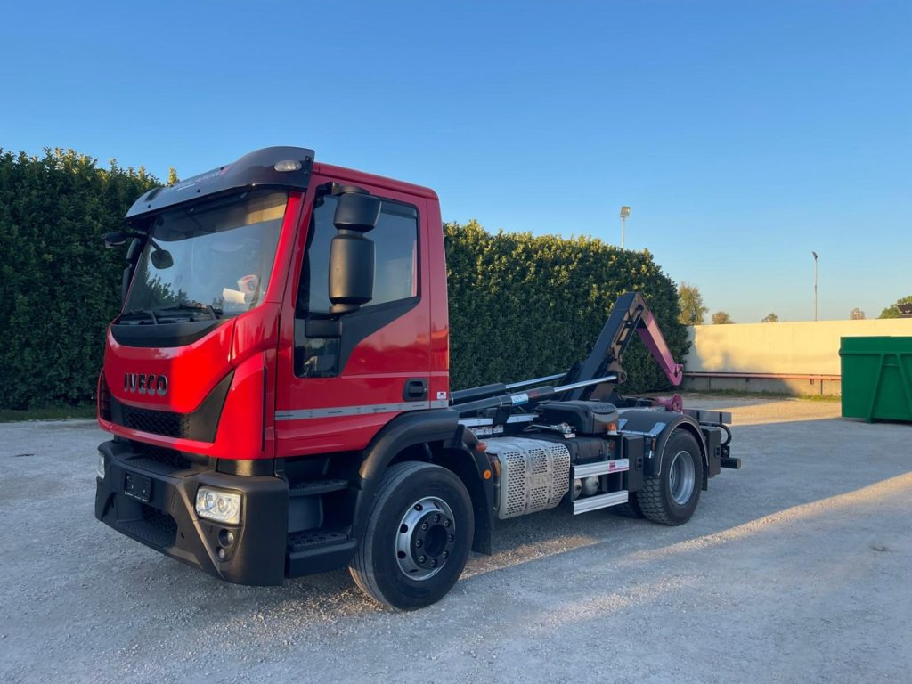 IVECO EUROCARGO 160E32 CON SCARRABILE NUOVO - Hook lift: gambar 1 IVECO EUROCARGO 160E32 CON SCARRABILE NUOVO - Hook lift: gambar 1