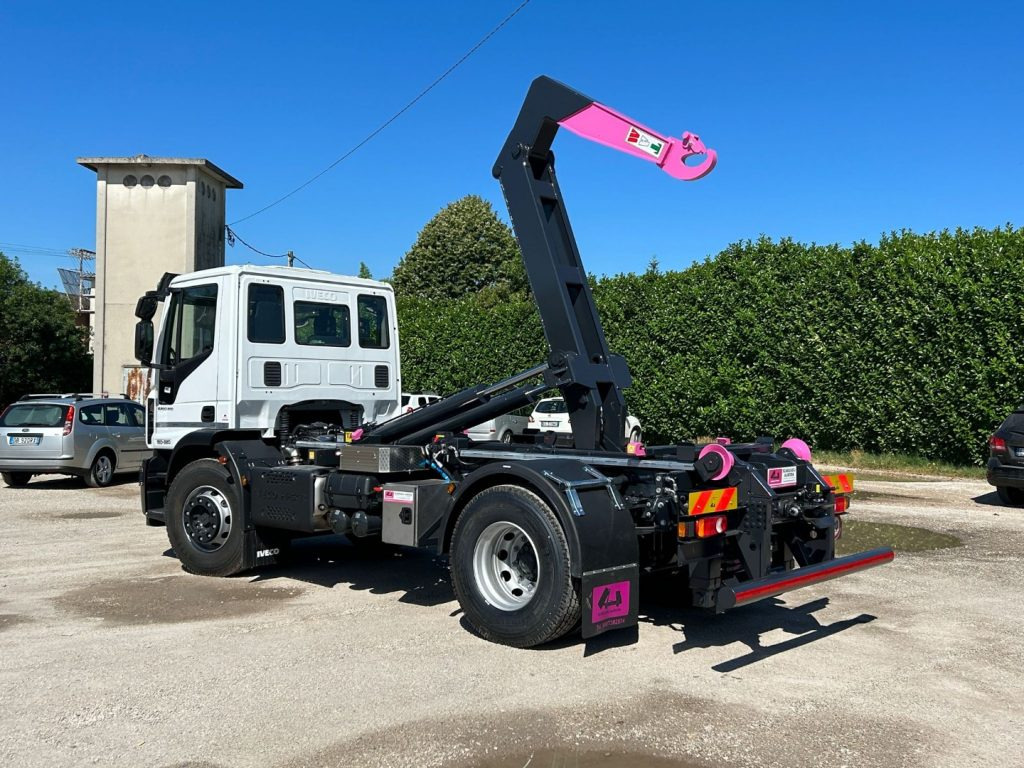 IVECO EUROCARGO 180E32K NUOVO SCARRABILE - Hook lift: gambar 4 IVECO EUROCARGO 180E32K NUOVO SCARRABILE - Hook lift: gambar 4