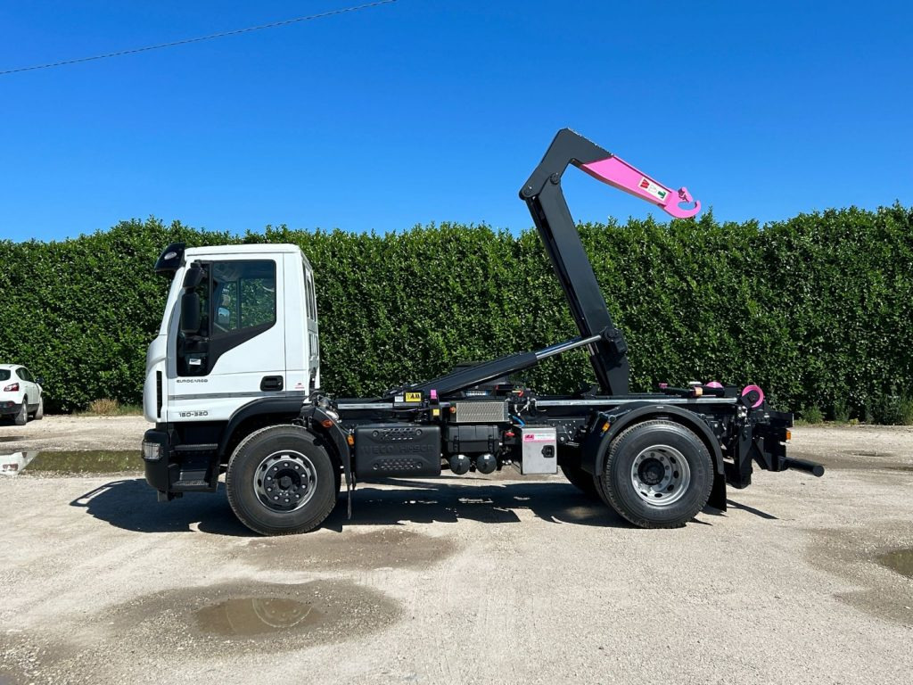 IVECO EUROCARGO 180E32K NUOVO SCARRABILE - Hook lift: gambar 3 IVECO EUROCARGO 180E32K NUOVO SCARRABILE - Hook lift: gambar 3
