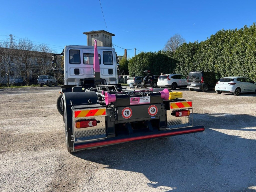 IVECO EUROCARGO 180EL28 SCARRABILE - Hook lift: gambar 5 IVECO EUROCARGO 180EL28 SCARRABILE - Hook lift: gambar 5