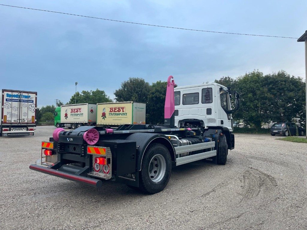 IVECO EUROCARGO 180K32 SCARRABILE NUOVO - Hook lift: gambar 4 IVECO EUROCARGO 180K32 SCARRABILE NUOVO - Hook lift: gambar 4
