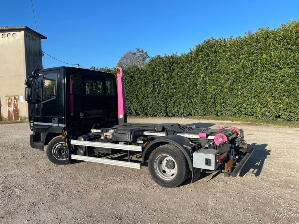 IVECO EUROCARGO 75E18 CON SCARRABILE NUOVO - Hook lift: gambar 4 IVECO EUROCARGO 75E18 CON SCARRABILE NUOVO - Hook lift: gambar 4