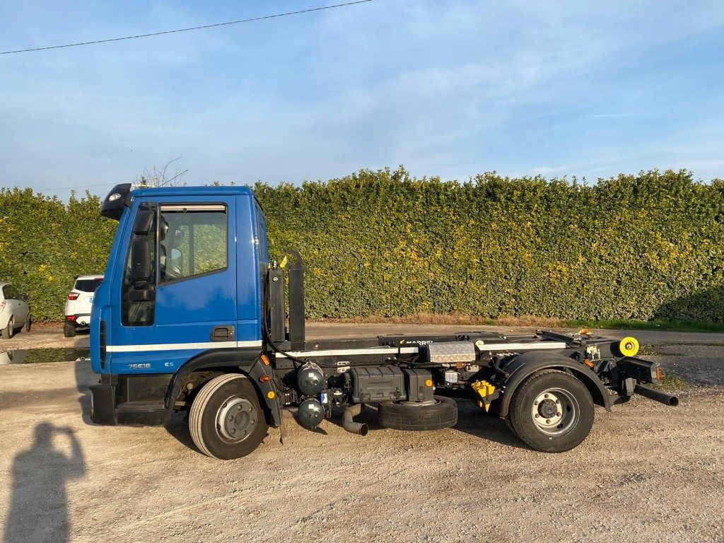 IVECO EUROCARGO 75E18 SCARRABILE - Hook lift: gambar 3 IVECO EUROCARGO 75E18 SCARRABILE - Hook lift: gambar 3