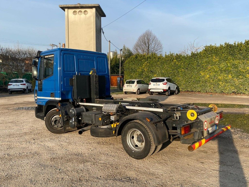 IVECO EUROCARGO 75E18 SCARRABILE - Hook lift: gambar 4 IVECO EUROCARGO 75E18 SCARRABILE - Hook lift: gambar 4