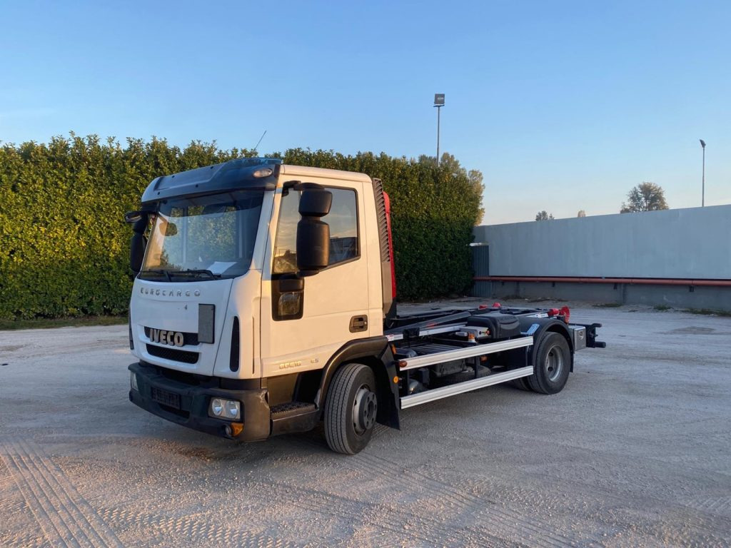 IVECO EUROCARGO 80 E18 CON IMPIANTO SCARRABILE NUO - Hook lift: gambar 3 IVECO EUROCARGO 80 E18 CON IMPIANTO SCARRABILE NUO - Hook lift: gambar 3