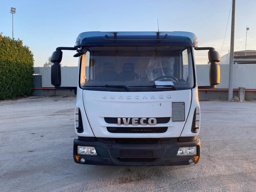 IVECO EUROCARGO 80 E18 CON IMPIANTO SCARRABILE NUO - Hook lift: gambar 4 IVECO EUROCARGO 80 E18 CON IMPIANTO SCARRABILE NUO - Hook lift: gambar 4