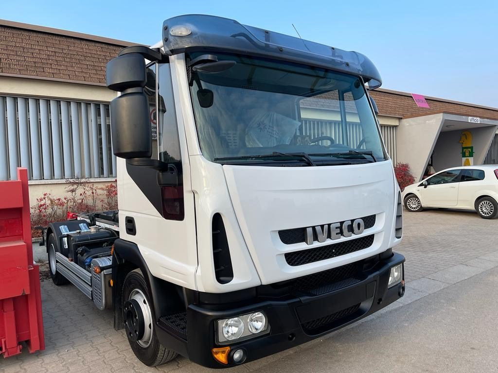 IVECO EUROCARGO 80 E18 CON IMPIANTO SCARRABILE NUO - Hook lift: gambar 2 IVECO EUROCARGO 80 E18 CON IMPIANTO SCARRABILE NUO - Hook lift: gambar 2