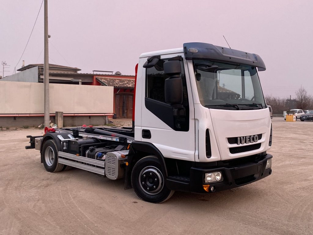 IVECO EUROCARGO 80 E18 CON IMPIANTO SCARRABILE NUO - Hook lift: gambar 1 IVECO EUROCARGO 80 E18 CON IMPIANTO SCARRABILE NUO - Hook lift: gambar 1