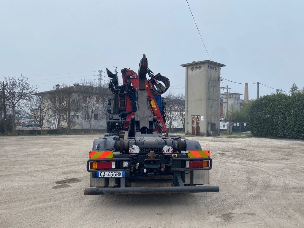 IVECO STRALIS 260.450 SCARRABILE CON GRU - Hook lift, Truk derek: gambar 4 IVECO STRALIS 260.450 SCARRABILE CON GRU - Hook lift, Truk derek: gambar 4