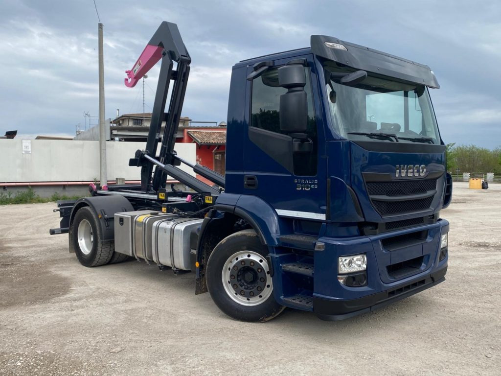 IVECO STRALIS 310 SCARRABILE FULL PNEUMATICO - Hook lift: gambar 2 IVECO STRALIS 310 SCARRABILE FULL PNEUMATICO - Hook lift: gambar 2