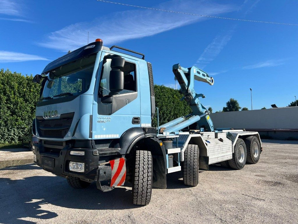 IVECO TRAKKER 450 SCARRABILE - Hook lift: gambar 1 IVECO TRAKKER 450 SCARRABILE - Hook lift: gambar 1