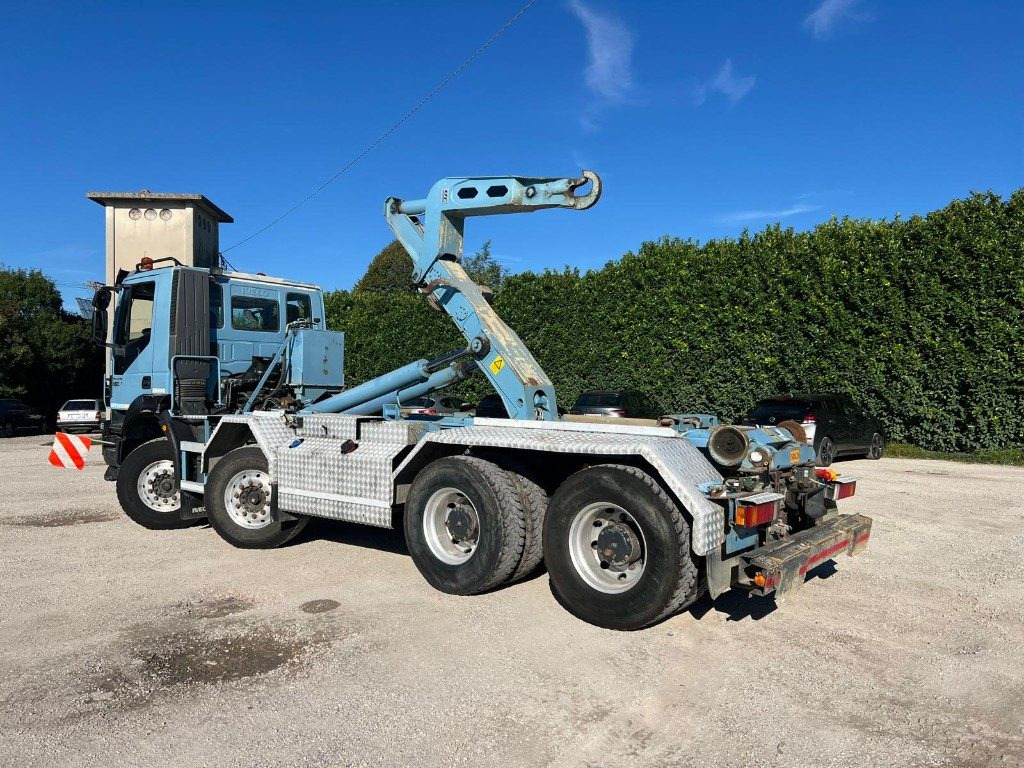 IVECO TRAKKER 450 SCARRABILE - Hook lift: gambar 4 IVECO TRAKKER 450 SCARRABILE - Hook lift: gambar 4