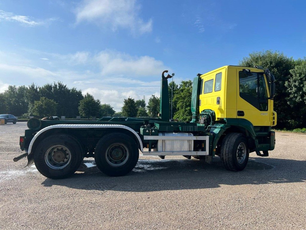 IVECO TRAKKER 450 SCARRABILE - Hook lift: gambar 3 IVECO TRAKKER 450 SCARRABILE - Hook lift: gambar 3
