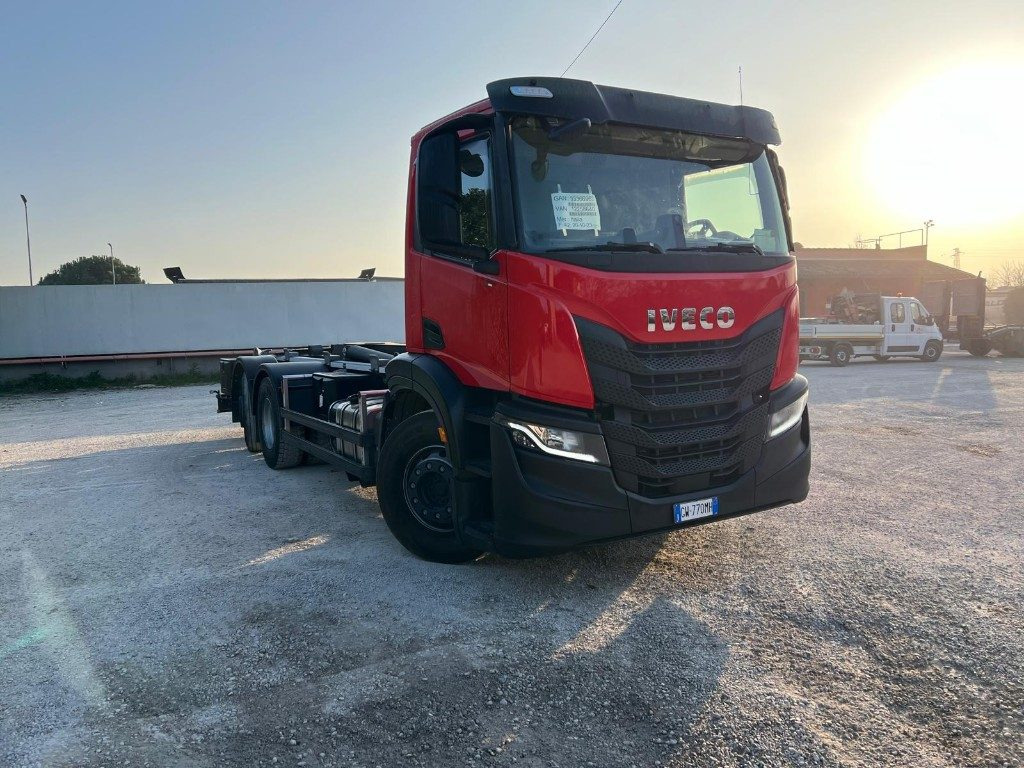 IVECO X-WAY AD260 NUOVO TARGATO SCARRABILE - Hook lift: gambar 2 IVECO X-WAY AD260 NUOVO TARGATO SCARRABILE - Hook lift: gambar 2