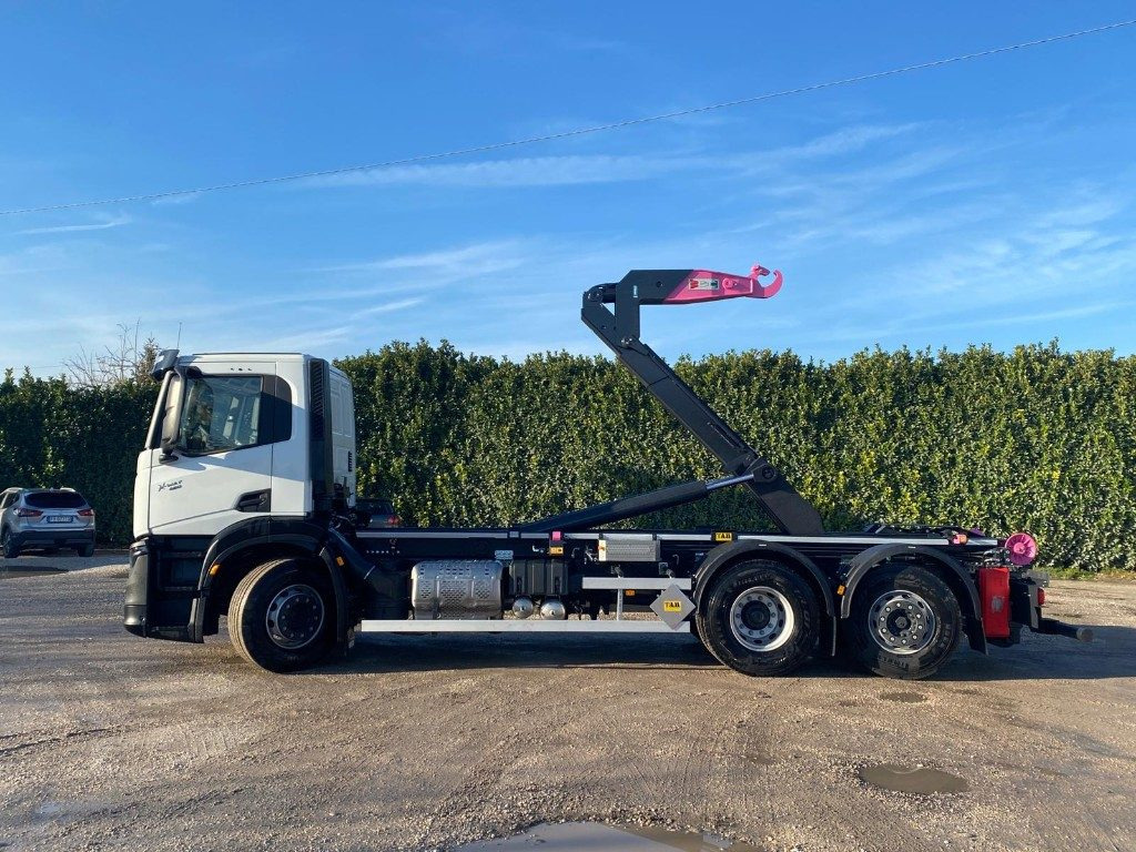IVECO X-WAY AD280X48 NUOVO SCARRABILE PASSO 4500 - Hook lift: gambar 3 IVECO X-WAY AD280X48 NUOVO SCARRABILE PASSO 4500 - Hook lift: gambar 3