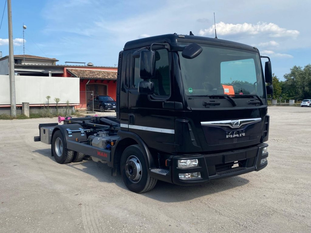 MAN TGL 12.220 CON SCARRABILE NUOVO - Hook lift: gambar 1 MAN TGL 12.220 CON SCARRABILE NUOVO - Hook lift: gambar 1