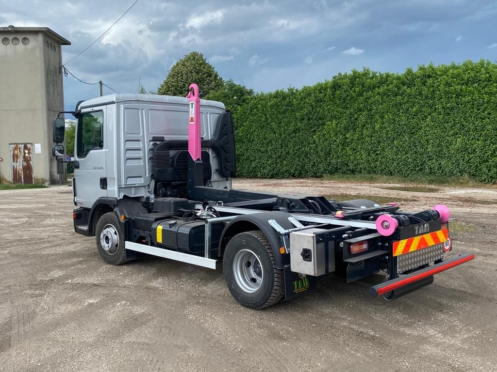 MAN TGM 12.220 - Hook lift: gambar 3 MAN TGM 12.220 - Hook lift: gambar 3