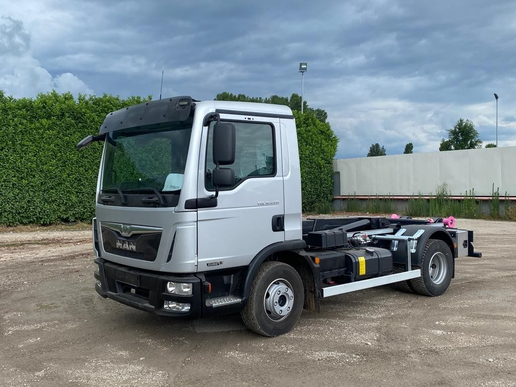 MAN TGM 12.220 - Hook lift: gambar 1 MAN TGM 12.220 - Hook lift: gambar 1