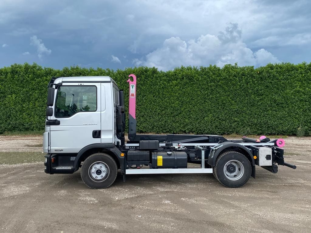 MAN TGM 12.220 - Hook lift: gambar 2 MAN TGM 12.220 - Hook lift: gambar 2