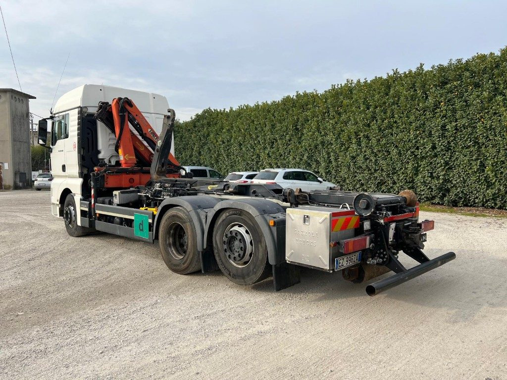 MAN TGX 26.480 SCARRABILE CON GRU DIETRO CABINA - Hook lift: gambar 5 MAN TGX 26.480 SCARRABILE CON GRU DIETRO CABINA - Hook lift: gambar 5