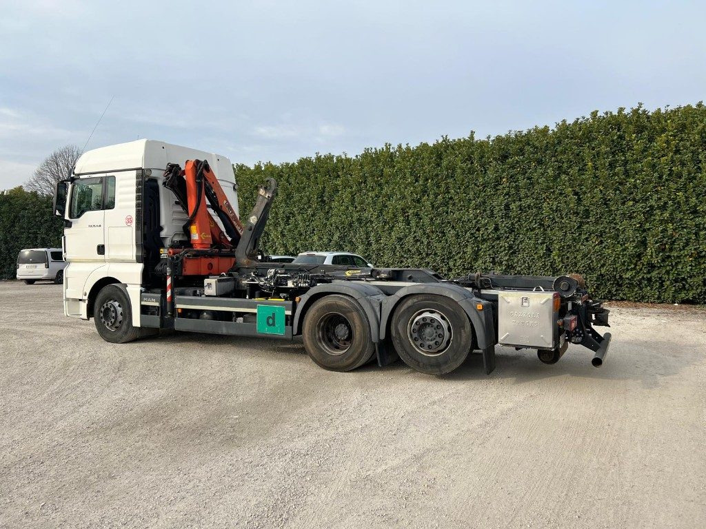 MAN TGX 26.480 SCARRABILE CON GRU DIETRO CABINA - Hook lift: gambar 4 MAN TGX 26.480 SCARRABILE CON GRU DIETRO CABINA - Hook lift: gambar 4