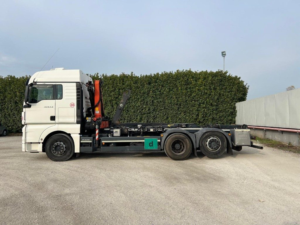MAN TGX 26.480 SCARRABILE CON GRU DIETRO CABINA - Hook lift: gambar 3 MAN TGX 26.480 SCARRABILE CON GRU DIETRO CABINA - Hook lift: gambar 3