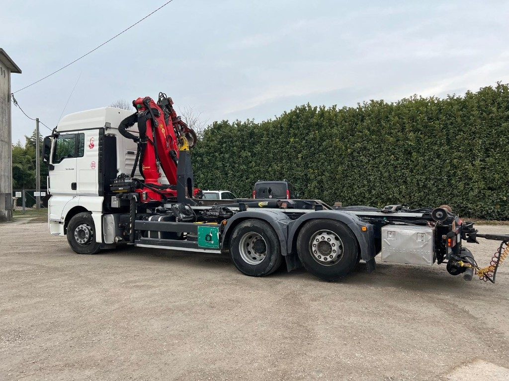 MAN TGX 26.480 SCARRABILE CON GRU - Hook lift: gambar 4 MAN TGX 26.480 SCARRABILE CON GRU - Hook lift: gambar 4