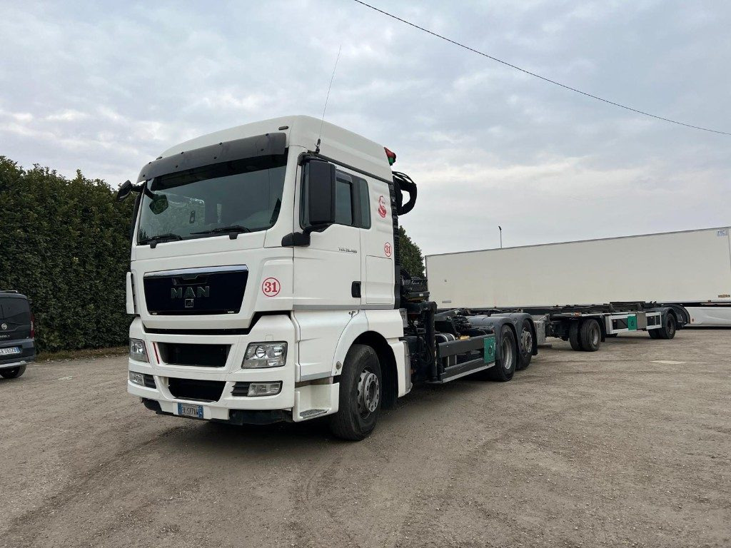 MAN TGX 26.480 SCARRABILE CON GRU - Hook lift: gambar 1 MAN TGX 26.480 SCARRABILE CON GRU - Hook lift: gambar 1
