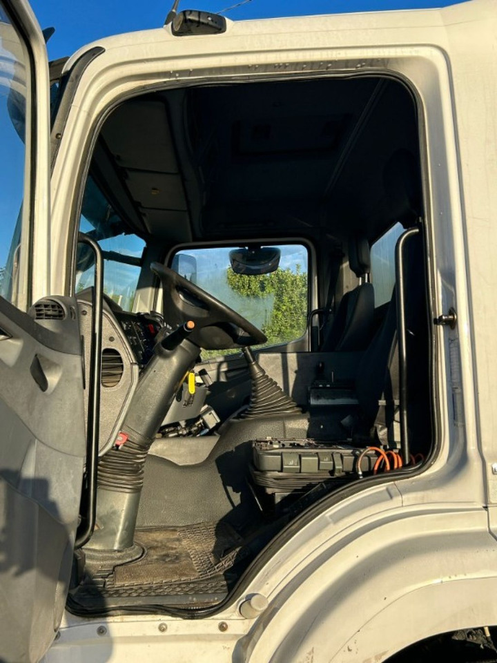 MERCEDES-BENZ MERCEDES 2533 SCARRABILE - Hook lift: gambar 5 MERCEDES-BENZ MERCEDES 2533 SCARRABILE - Hook lift: gambar 5