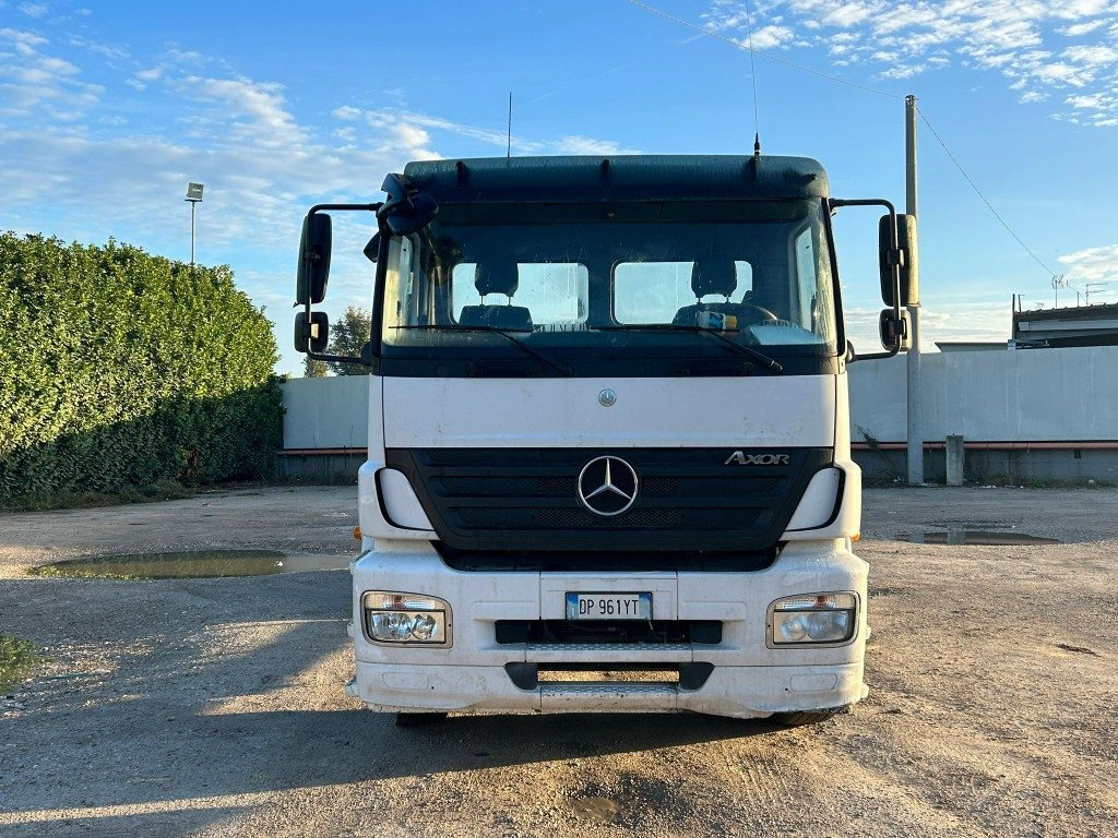 MERCEDES-BENZ MERCEDES 2533 SCARRABILE - Hook lift: gambar 2 MERCEDES-BENZ MERCEDES 2533 SCARRABILE - Hook lift: gambar 2