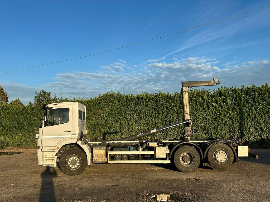MERCEDES-BENZ MERCEDES 2533 SCARRABILE - Hook lift: gambar 3 MERCEDES-BENZ MERCEDES 2533 SCARRABILE - Hook lift: gambar 3