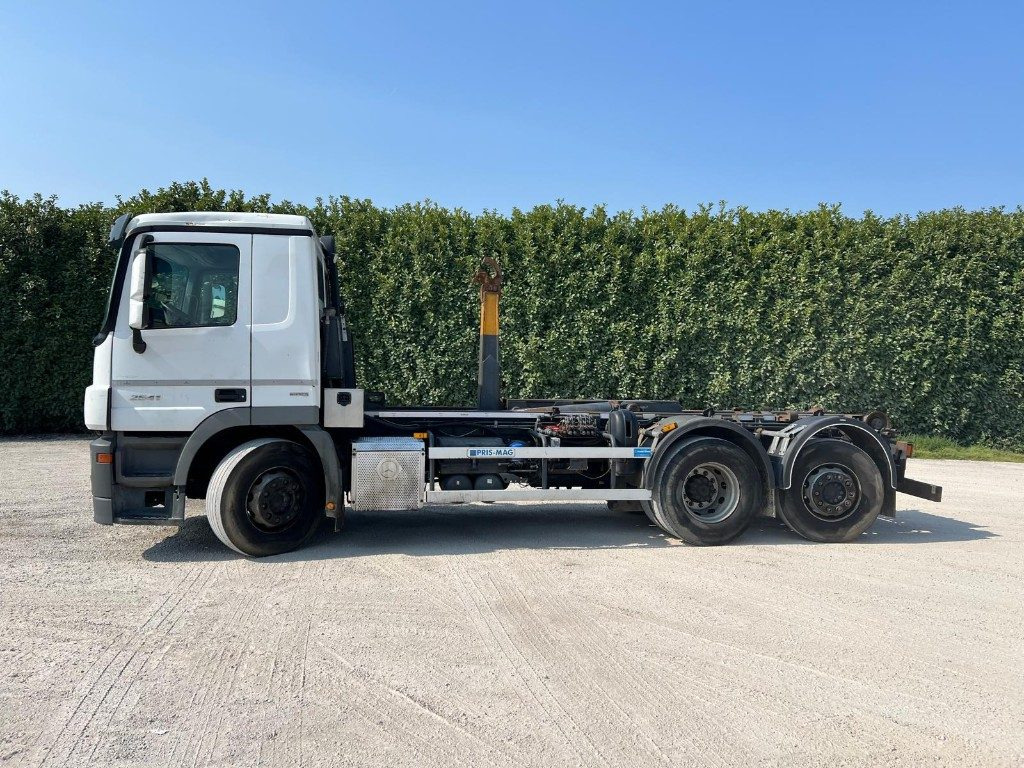 MERCEDES-BENZ MERCEDES ACTROS 25.41 SCARRABILE - Hook lift: gambar 3 MERCEDES-BENZ MERCEDES ACTROS 25.41 SCARRABILE - Hook lift: gambar 3