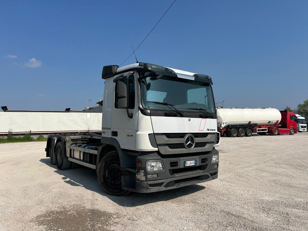 MERCEDES-BENZ MERCEDES ACTROS 25.41 SCARRABILE - Hook lift: gambar 2 MERCEDES-BENZ MERCEDES ACTROS 25.41 SCARRABILE - Hook lift: gambar 2