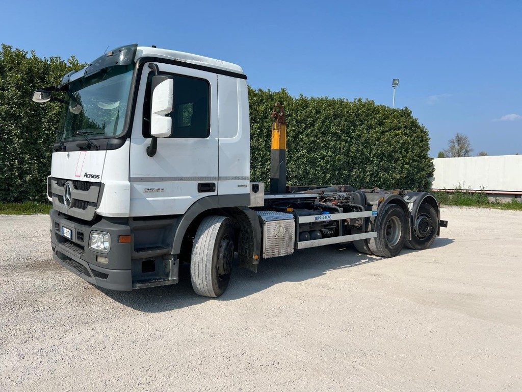 MERCEDES-BENZ MERCEDES ACTROS 25.41 SCARRABILE - Hook lift: gambar 1 MERCEDES-BENZ MERCEDES ACTROS 25.41 SCARRABILE - Hook lift: gambar 1