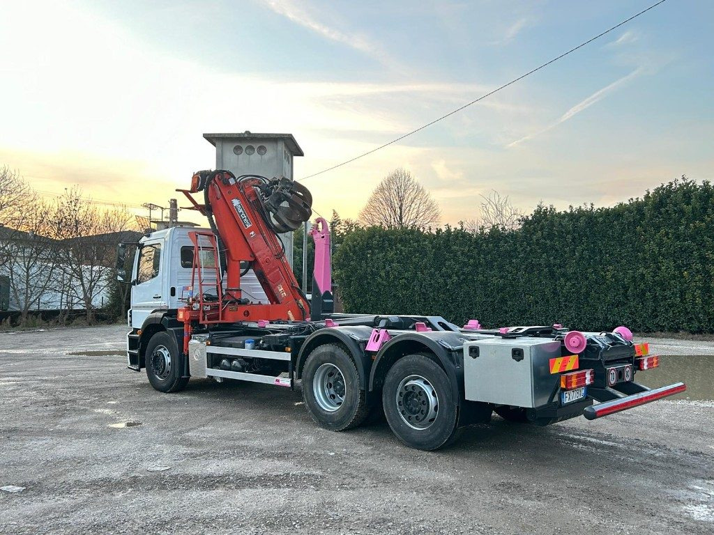 MERCEDES-BENZ MERCEDES AXOR 2533 SCARRABILE CON GRU E POLIPO - Hook lift: gambar 3 MERCEDES-BENZ MERCEDES AXOR 2533 SCARRABILE CON GRU E POLIPO - Hook lift: gambar 3